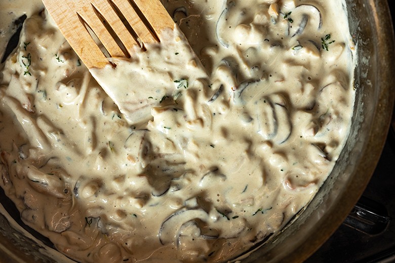 Vegane Pilzsauce mit Kräutern