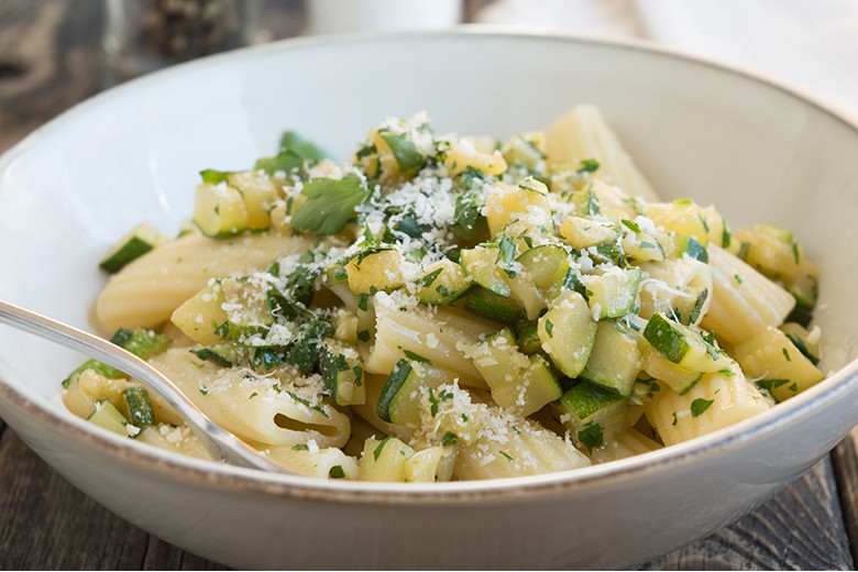 Nudeln mit gebratenen Zucchini