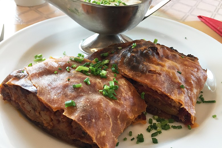 Gemüsestrudel mit Hackfleisch