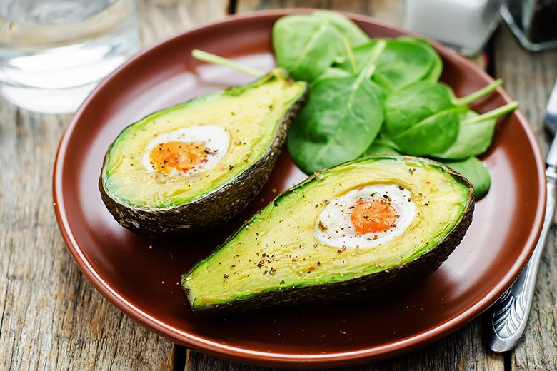 Gebackene Avocado mit Ei