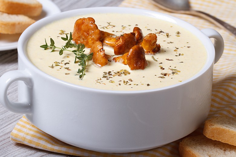 Sahnesuppe mit Pfifferlingen