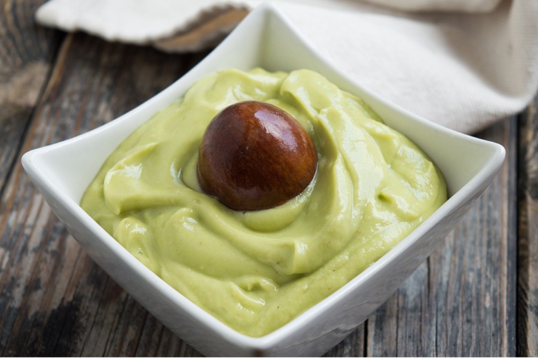 Avocado-Dip mit Senf