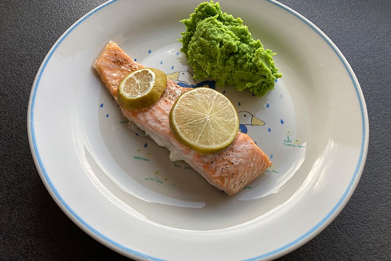 Lachs mit Erbsenpüree