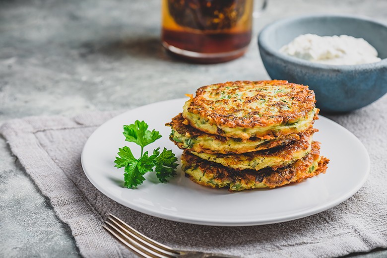 Zucchinipuffer mit Parmesan