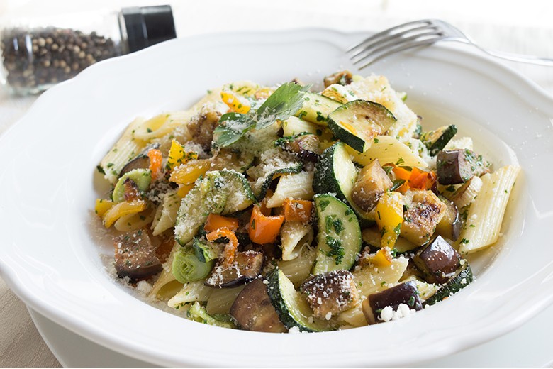 Mediterraner Nudelsalat