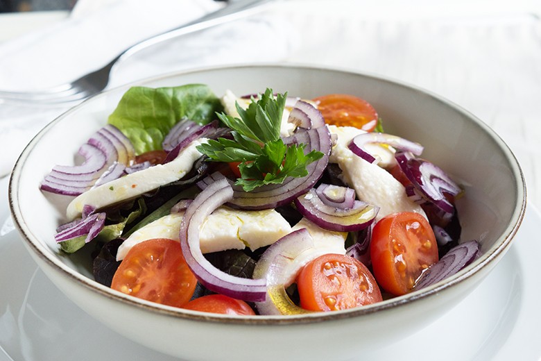 Gemischter Salat mit Mozzarella