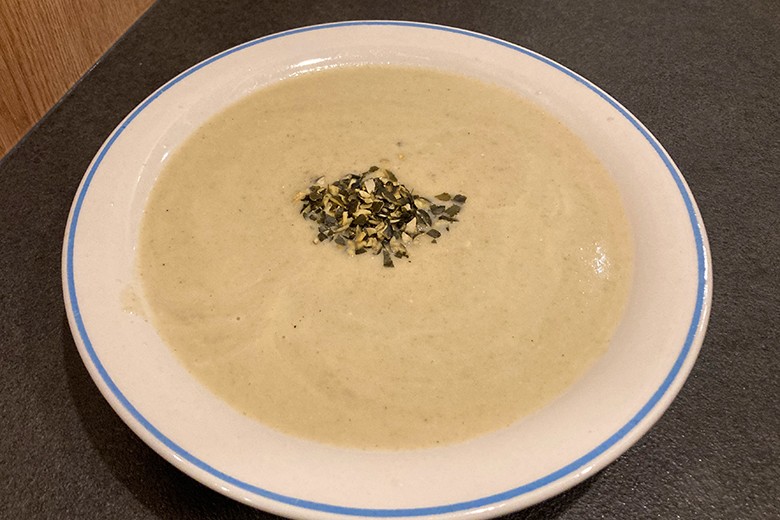 Pilzcremesuppe mit Kürbiskernen