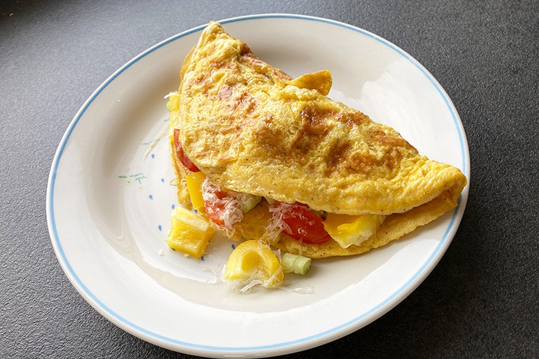 Frühstücksomelett mit Tomaten