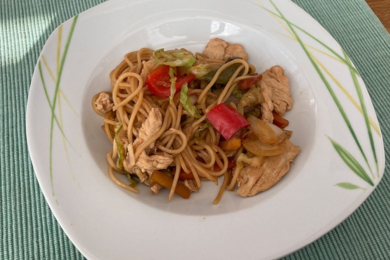 Chinapfanne mit Hähnchen und Gemüse