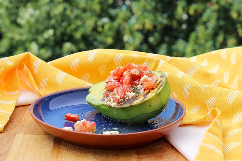 Gegrillte Avocado mit Fetacreme