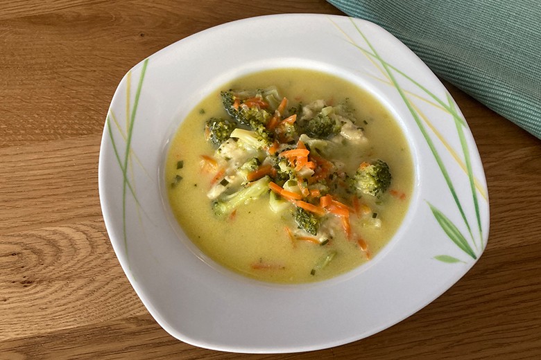 Käsesuppe mit Brokkoli
