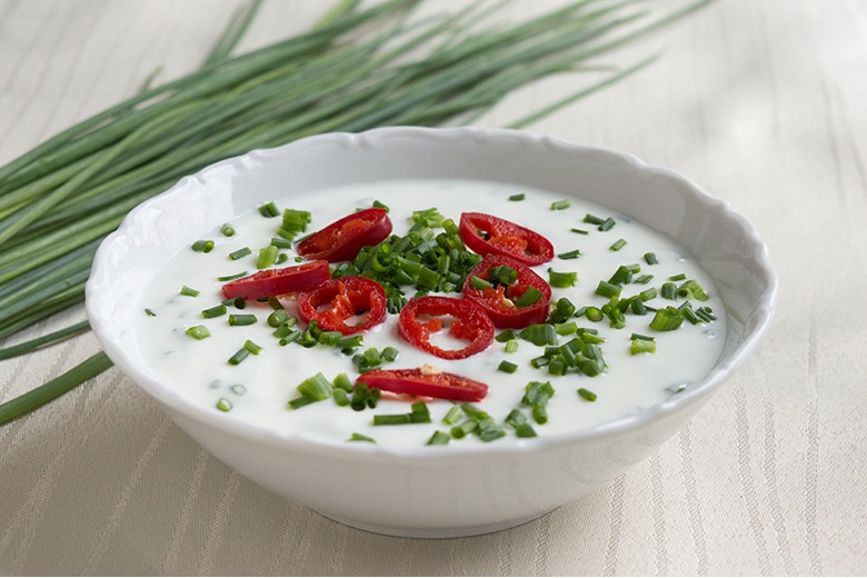 Schnittlauch-Dip mit Chili