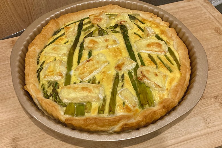 Spargeltarte mit Blätterteig und Käse