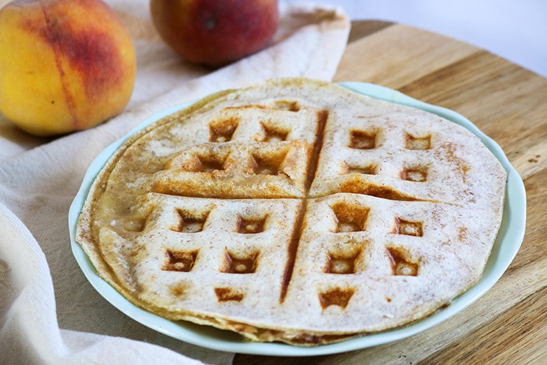 Waffel-Wraps mit Pfirsichen