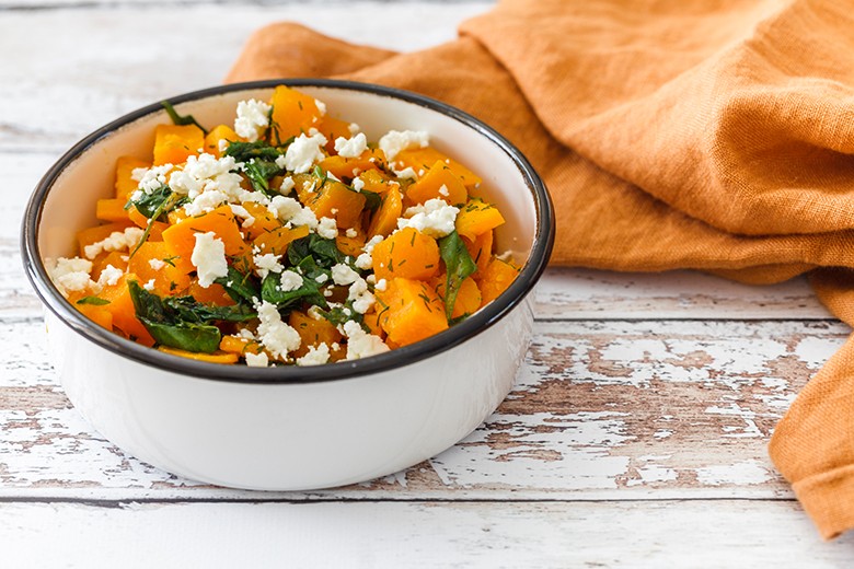 Süßkartoffelsalat mit Spinat und Feta