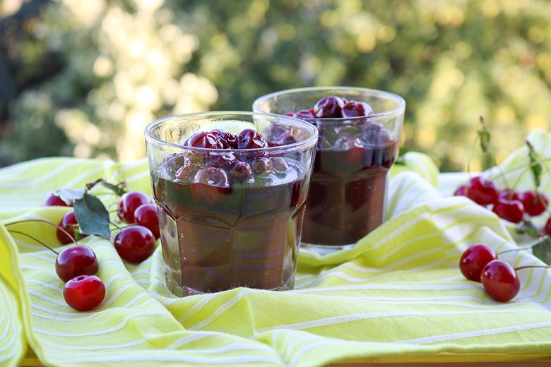 Schoko-Grießpudding mit Kirschen