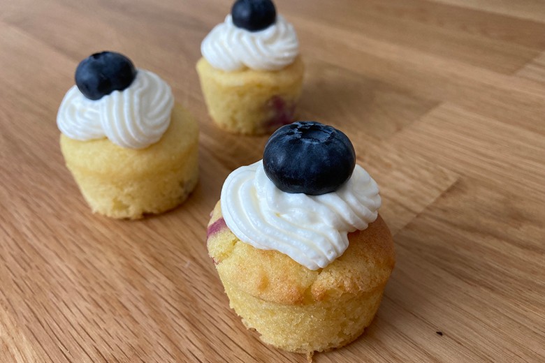 Mini-Cupcakes mit Blaubeeren