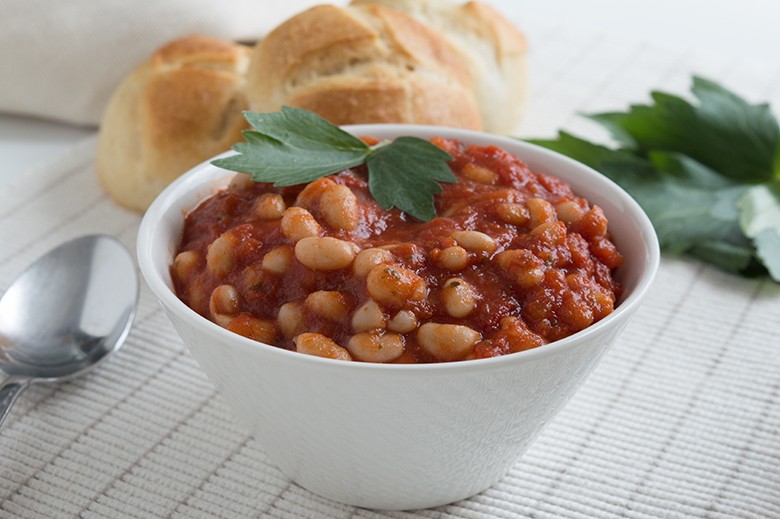 Weiße Bohnen in Tomaten-Specksauce