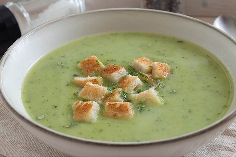 Omas Kräutersuppe