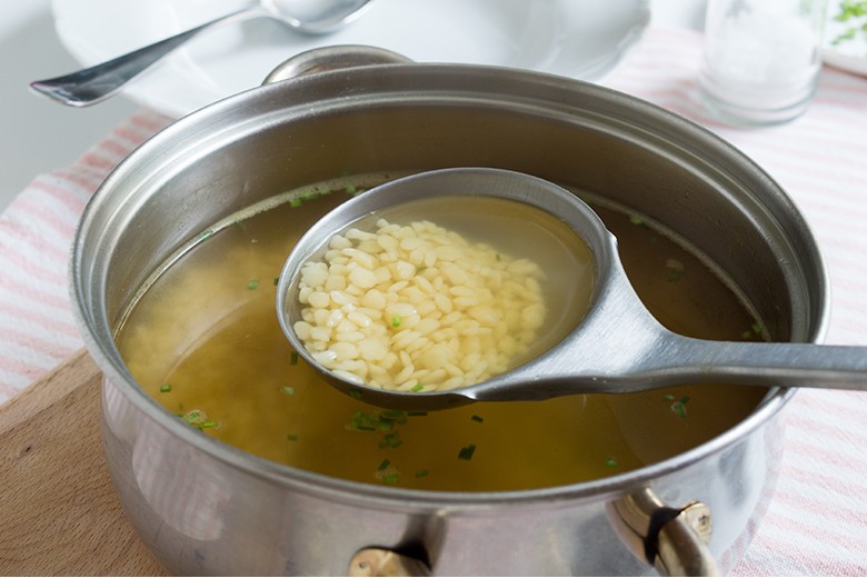 Riebelesuppe mit Zwiebeln