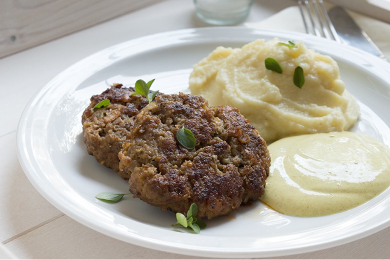 Frikadellen mit Curry-Senf-Sauce