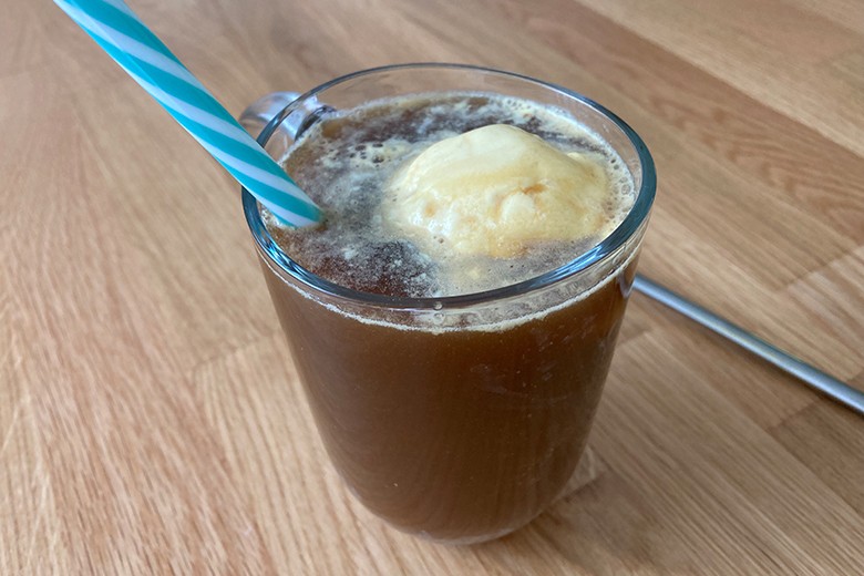 Tropischer Eiskaffee