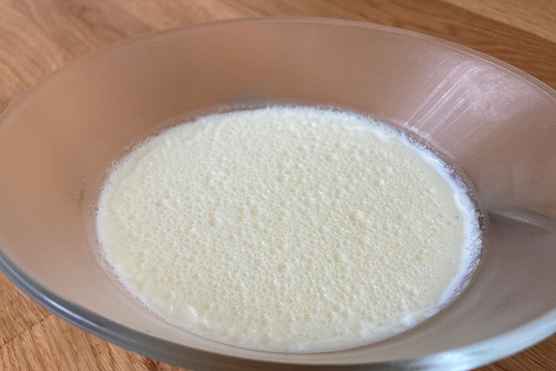 Pudding mit Holunderblüten