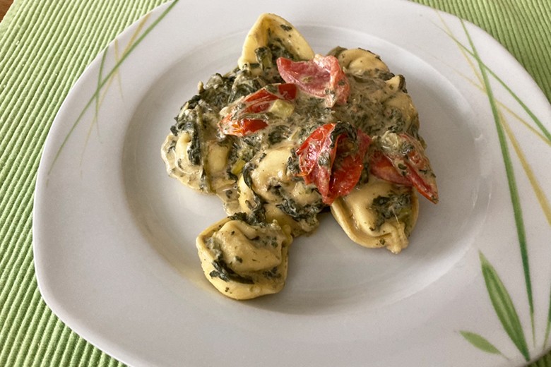 Tortellini mit Spinat und Feta
