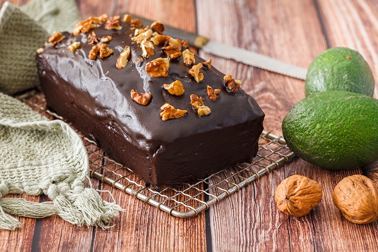 Avocadokuchen mit Walnüssen