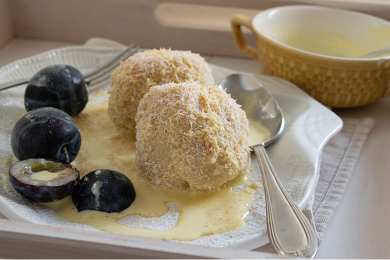 Pflaumenknödel mit Kokos