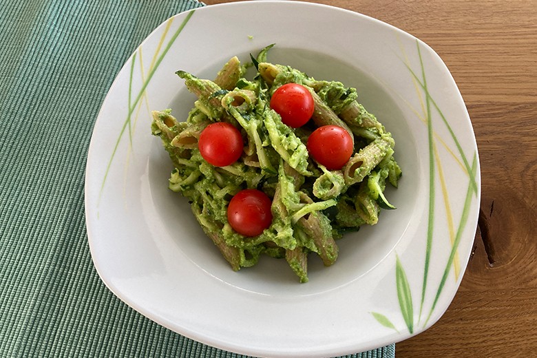 Pasta mit Avocado