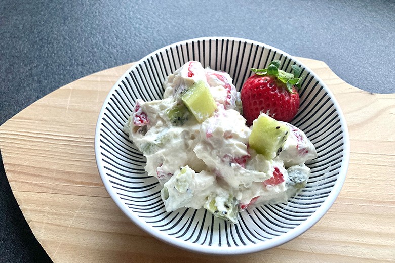 Quark mit Beeren und Kiwi