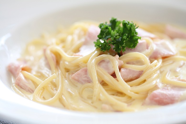 Nudeln mit Schinken-Käse-Sauce