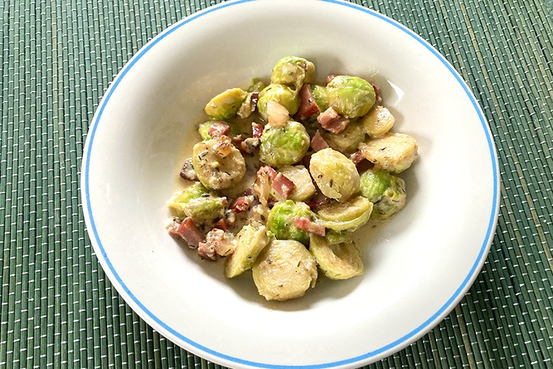 Cremiger Rosenkohleintopf mit Speck