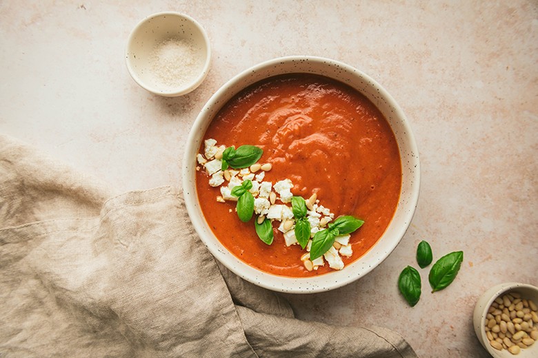 Kalte Tomatensuppe mit Erdbeeren