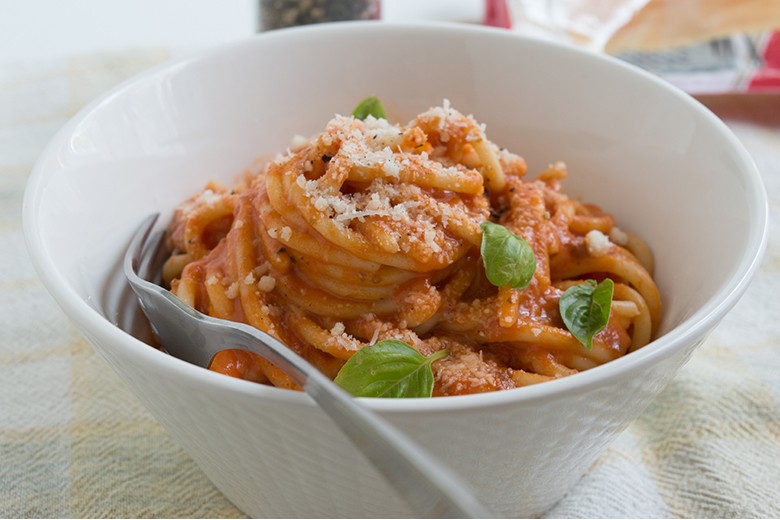 Spaghetti mit Marinara-Soße