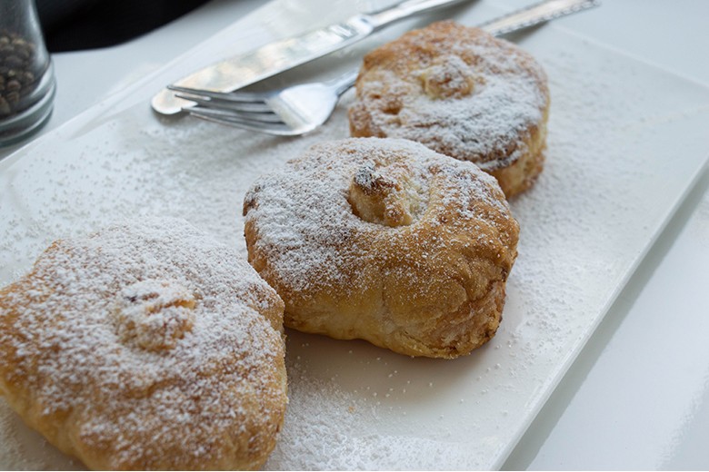 Blätterteighäppchen mit Pflaumen und Zimt