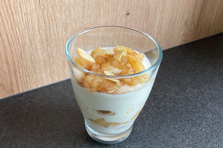Birnen-Joghurt-Dessert mit Mandeln