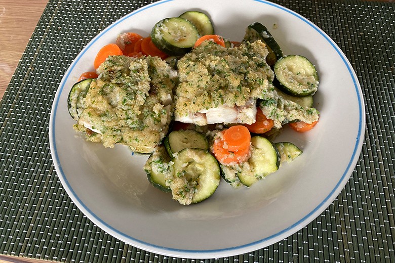 Überbackene Fischfilets mit Gemüse