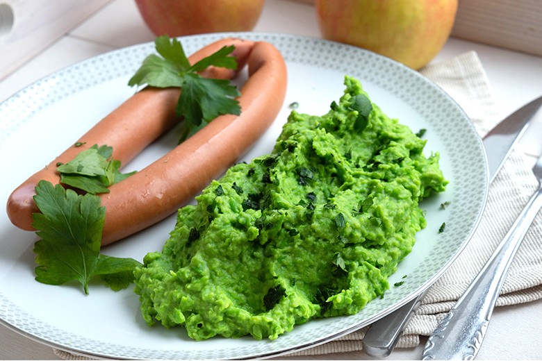 Erbsenpüree mit Sahne und Kräutern