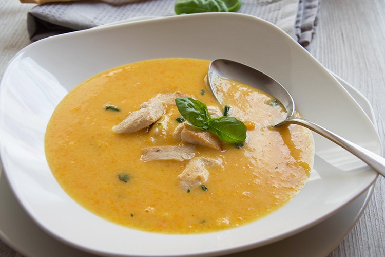 Möhrensuppe mit Putenbrust