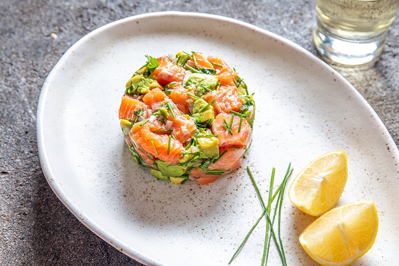 Lachstatar mit Avocado