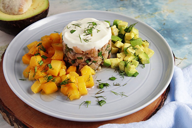 Lachstatar mit Avocado und Mango