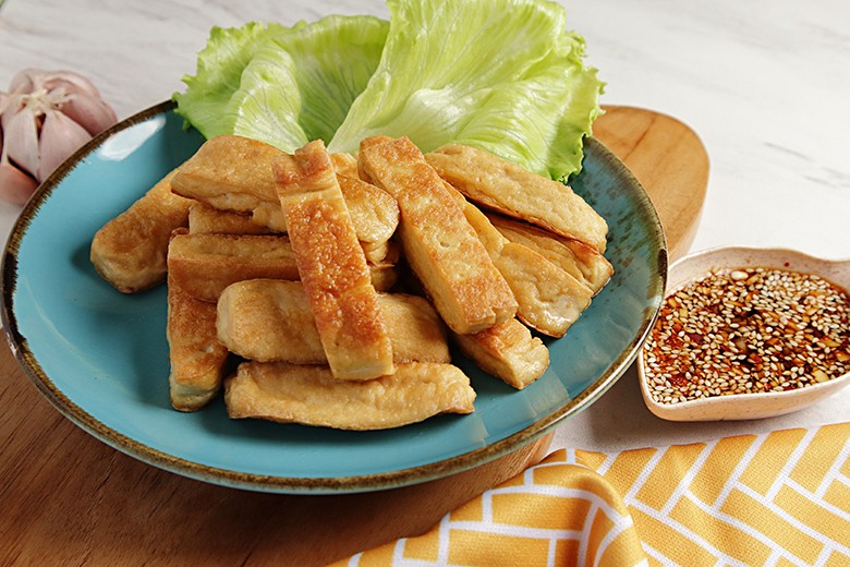Frittierter Tofu mit Knoblauchsauce