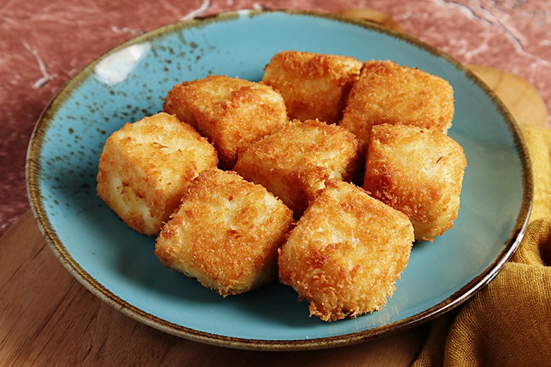 Panierte und frittierte Tofuwürfel