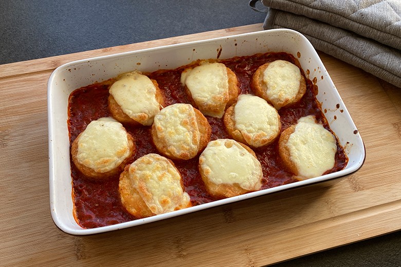 Röstiauflauf mit Tomatensauce