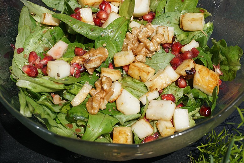 Salat mit Halloumi und Granatapfel