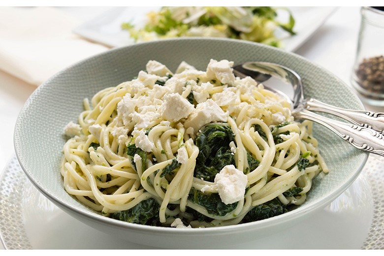 Spaghetti mit Spinat und Feta