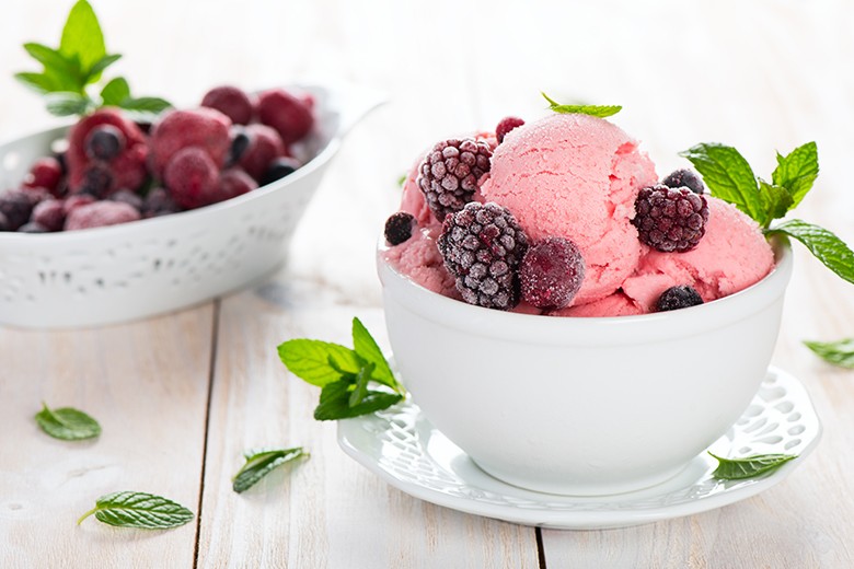 Buttermilch-Beeren-Eis