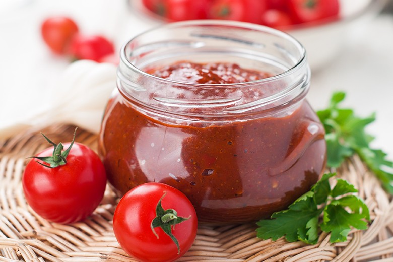 Tomaten-Paprika-Sauce mit Nüssen